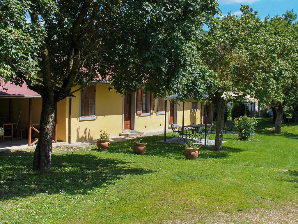 Spacious Farmhouse In Castiglion Fiorentino With Garden Esterno foto